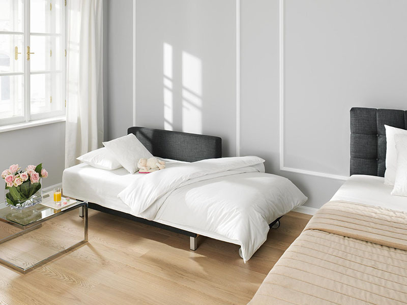 Remo_Bereueter-Sortiment-Wohnen_0039_142_Chaiselongue_Nouvelle_Hotelzimmer_Bettfunktion__sRGB_M_